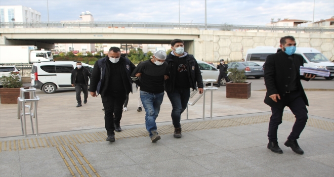 GÜNCELLEME 2 - Antalya'da eski eşi ile oğlunu yaralayıp, evdeki kişiyi öldüren şüpheli tutuklandı