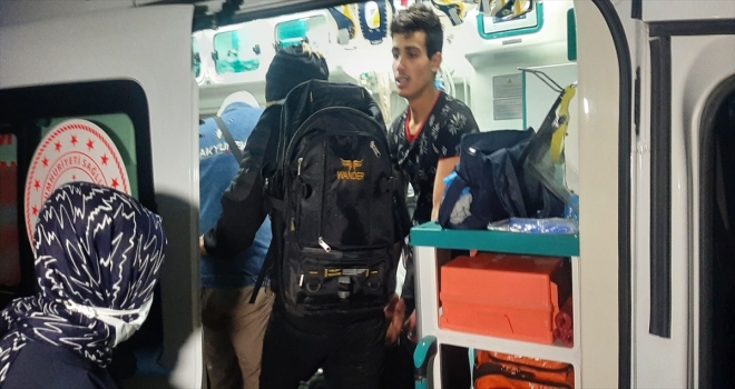 GÜNCELLEME - Antalya'da tekneden denize düşen 13 Suriyeli yüzerek kıyıya ulaştı, 2 kişi aranıyor