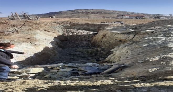 Karaman'da sulama amaçlı çukur kazdığı sırada toprak altında kalan çiftçi hayatını kaybetti