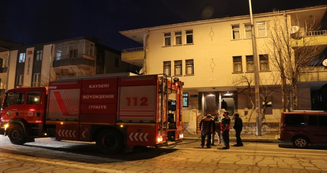 Kayseri'de apartman dairesinde çıkan yangın söndürüldü