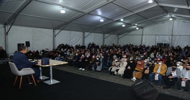 Kayseri'de şair ve yazarlar kitap fuarında okurlarıyla buluştu 