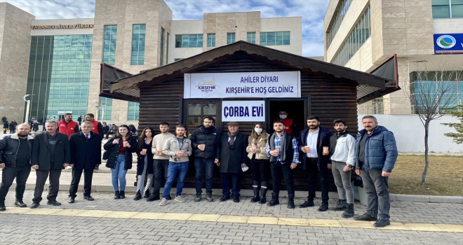 Kırşehir'de belediyeden üniversite öğrencilerine çorba ikramı