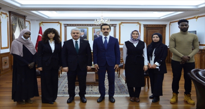 Kırşehir Valisi Akın, göçmenlerle bir araya geldi