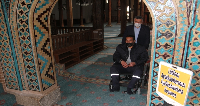 Konya'daki tarihi Eşrefoğlu Camisi'nde engeller kalktı