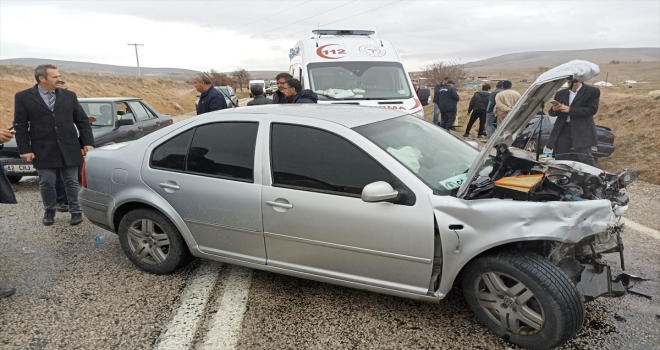 Konya'nın Akören İlçe Belediye Başkanı İsmail Arslan, trafik kazasında yaralandı