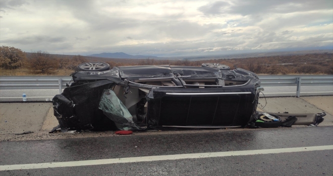 Seydişehir’de devrilen otomobildeki 2 kişi yaralandı