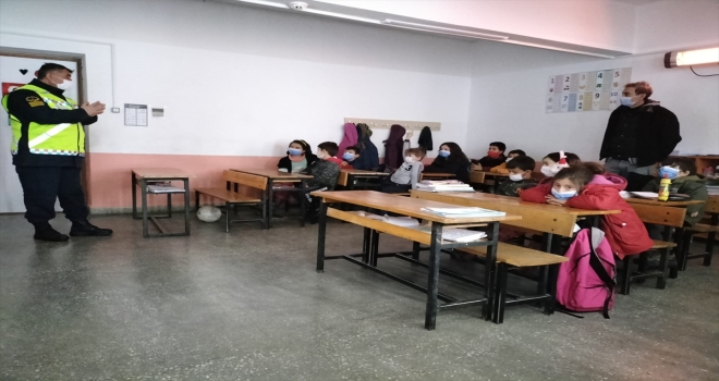 Akseki'de jandarmadan çocuklara trafik eğitimi