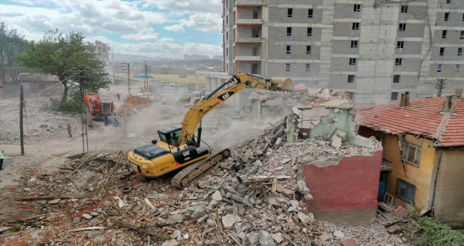 Altındağ'da kentsel dönüşüm kapsamında 4 bin 34 metruk yapı yıkıldı