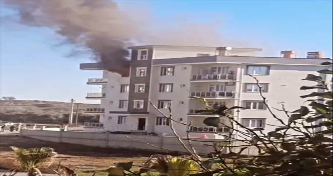 Antalya'da bir apartmanda çıkan yangında hasar oluştu