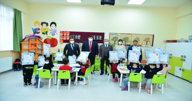 Beypazarı ve Kahramankazan'da öğrenciler karnelerini aldı