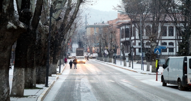 Çankırı ve Çorum'da kar yağışı etkili oluyor