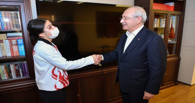 CHP Genel Başkanı Kılıçdaroğlu, milli kick boksçu Barut'u kabul etti 