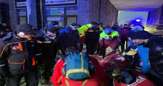 Erciyes'te yamaçtan kopan kar kütlesinin altında kalan Kanadalı turist öldü
