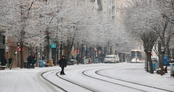 Eskişehir'de kar yağışı etkili oldu