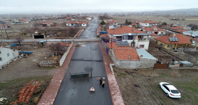 Kayseri'de arsasından geçen yola duvar ören vatandaş, kendini savundu
