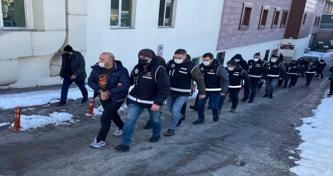 Kayseri merkezli kaçakçılık operasyonunda yakalanan 11 zanlı adliyede