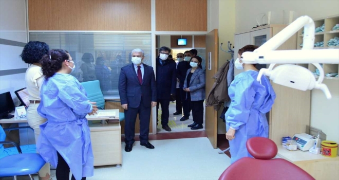 Kırşehir Valisi Akın'dan diş hastanesine ziyaret