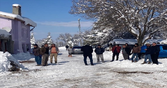 Konya'da kar nedeniyle hububat deposunun çatısı çöktü