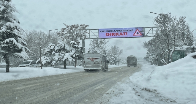 Konya'da kar ulaşımı olumsuz etkiliyor