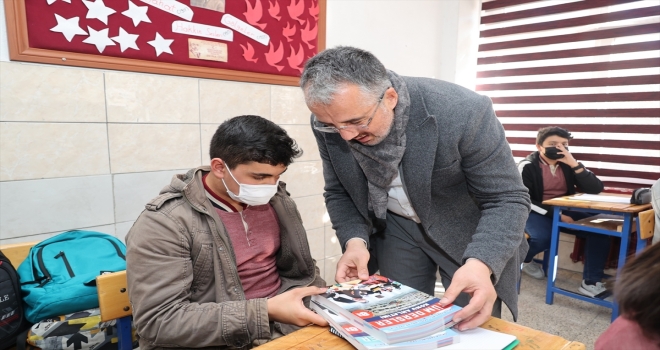 Nevşehir Belediyesinden TYT ve LGS'ye hazırlanan öğrencilere kitap desteği