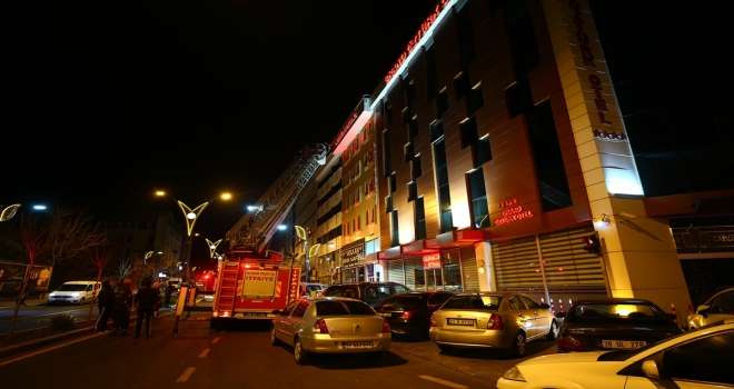 Nevşehir'de otelin çatısında çıkan yangın söndürüldü 