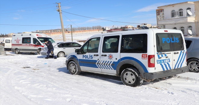 Niğde'de sobadan sızan gazdan zehirlenen çift öldü