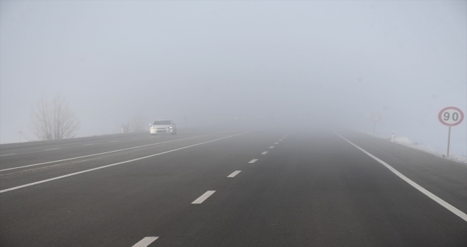 Sivas-Erzincan kara yolunda yoğun sis etkili oldu