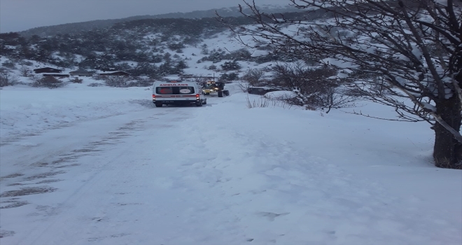 Sivas'ta karla mücadele ekipleri rahatsızlanan köy muhtarı için seferber oldu