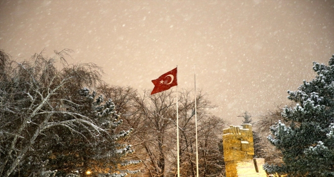Sivas'ta yoğun kar yağışı etkili oldu 