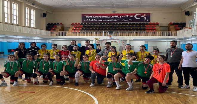 Yozgat Cumhuriyet Ortaokulu hentbolda il birincisi oldu