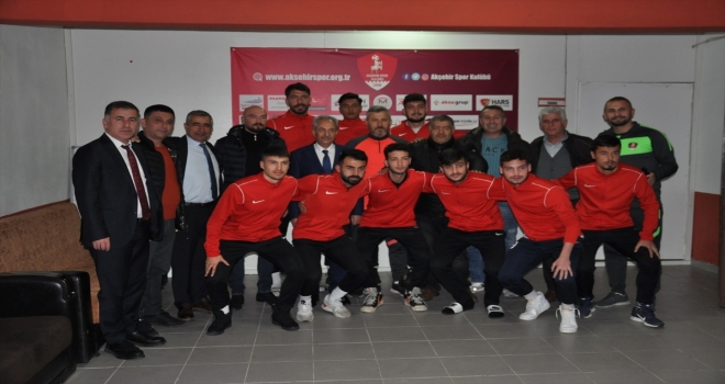 Akşehirspor'da yeni yönetim ve transferler basına tanıtıldı