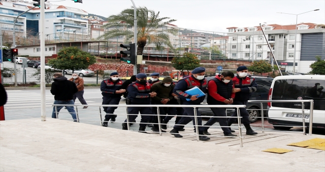Antalya'da akü, tamir seti ve mazotun çalınması güvenlik kamerasında