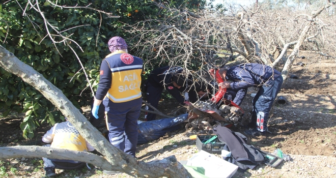 Antalya'da ayağını çapa makinesine sıkıştıran çiftçiyi itfaiye kurtardı