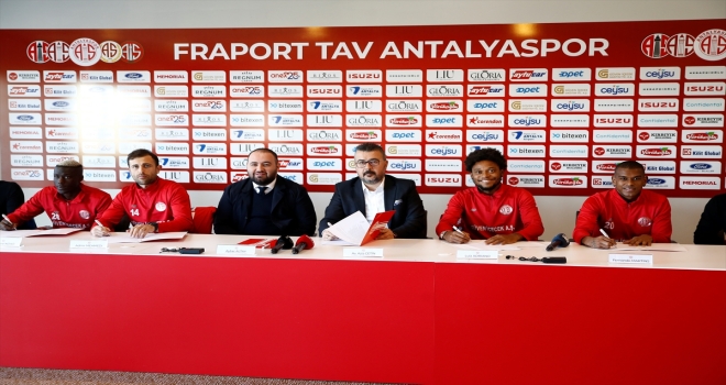 Antalyaspor, 4 yeni transfer için imza töreni düzenledi