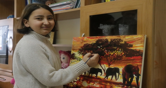Beyin tümörünü yenen liseli Elif Nur geleceğe umutla bakıyor