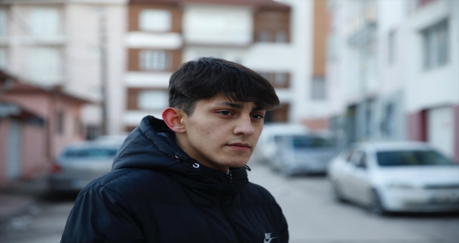 Eskişehir'de eşini ve kızını yaralayan kişiyi bıçaklayan genç yaşadıklarını anlattı
