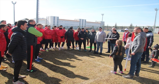 Eskişehirspor, şehit Binbaşı Dunca'nın ailesini tesislerinde ağırladı