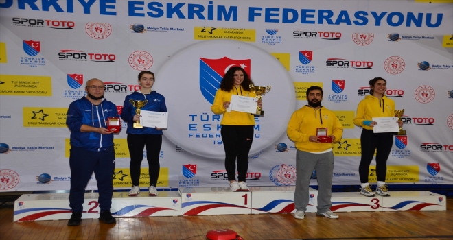 Eskrimde Avrupa şampiyonluğu hedefiyle çalışıyor