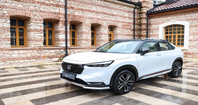 Honda C segmentindeki ilk hibrit modeli HR-V e:HEV'i Türkiye'de satışa sunuyor