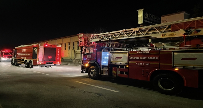Kayseri'de kağıt fabrikasında çıkan yangın söndürüldü