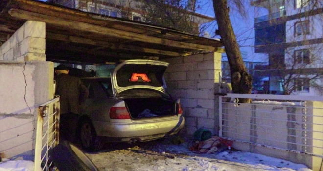 Kırıkkale'de park halindeki otomobilde çıkan yangın söndürüldü
