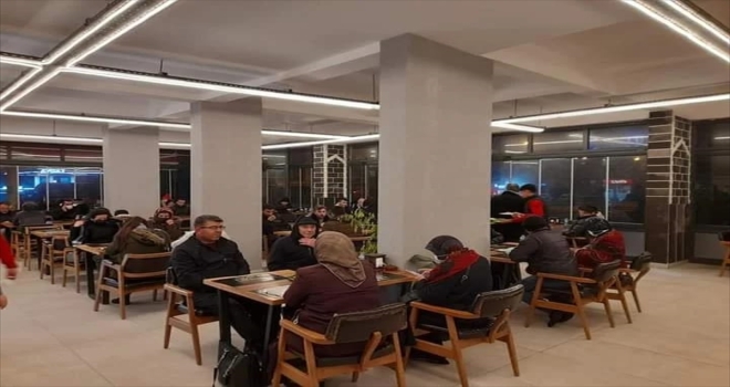 Konya-Ankara kara yolunda mahsur kalanlara çorba ikram edildi