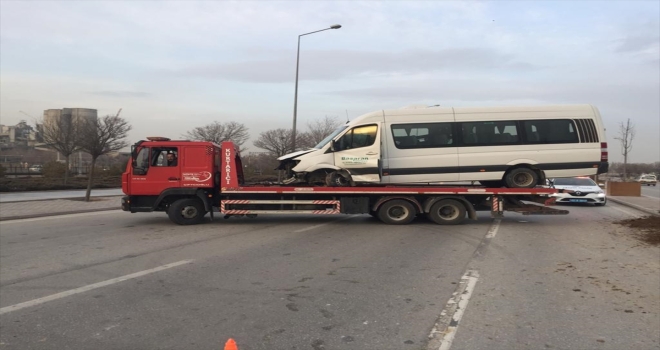 Konya'da devrilen işçi servisindeki 15 kişi yaralandı