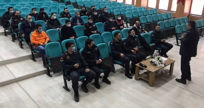 Nallıhan'da güvenlik güçlerine sağlıklı iletişim yöntemleri semineri verildi
