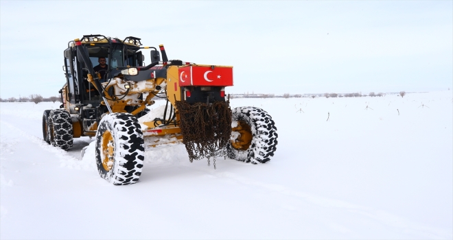 Nevşehir'de kar nedeniyle mahsur kalan çoban ve sürüsü kurtarıldı