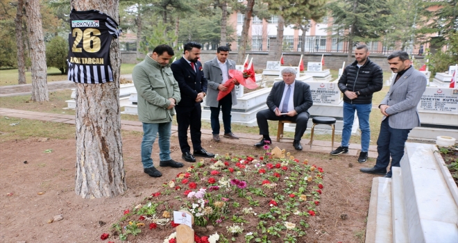 Terörle Mücadele ve Vazife Kahramanları Derneği Başkanı Aktaş, şehitliği ziyaret etti