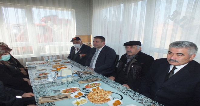 Ulaş Kaymakamı Selçuk Baş, şehit ve gazi aileleri onuruna yemek verdi