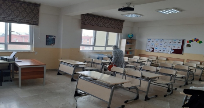 Ulaş'ta okullar dezenfekte ediliyor