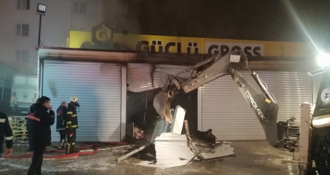 Yozgat'ta markette çıkan yangın büyümeden söndürüldü
