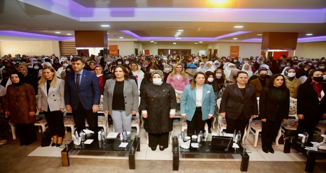 AK Parti Kadın Kolları Genel Başkan Yardımcısı Nilgün Ök, Eskişehir'de kadınlarla buluştu: